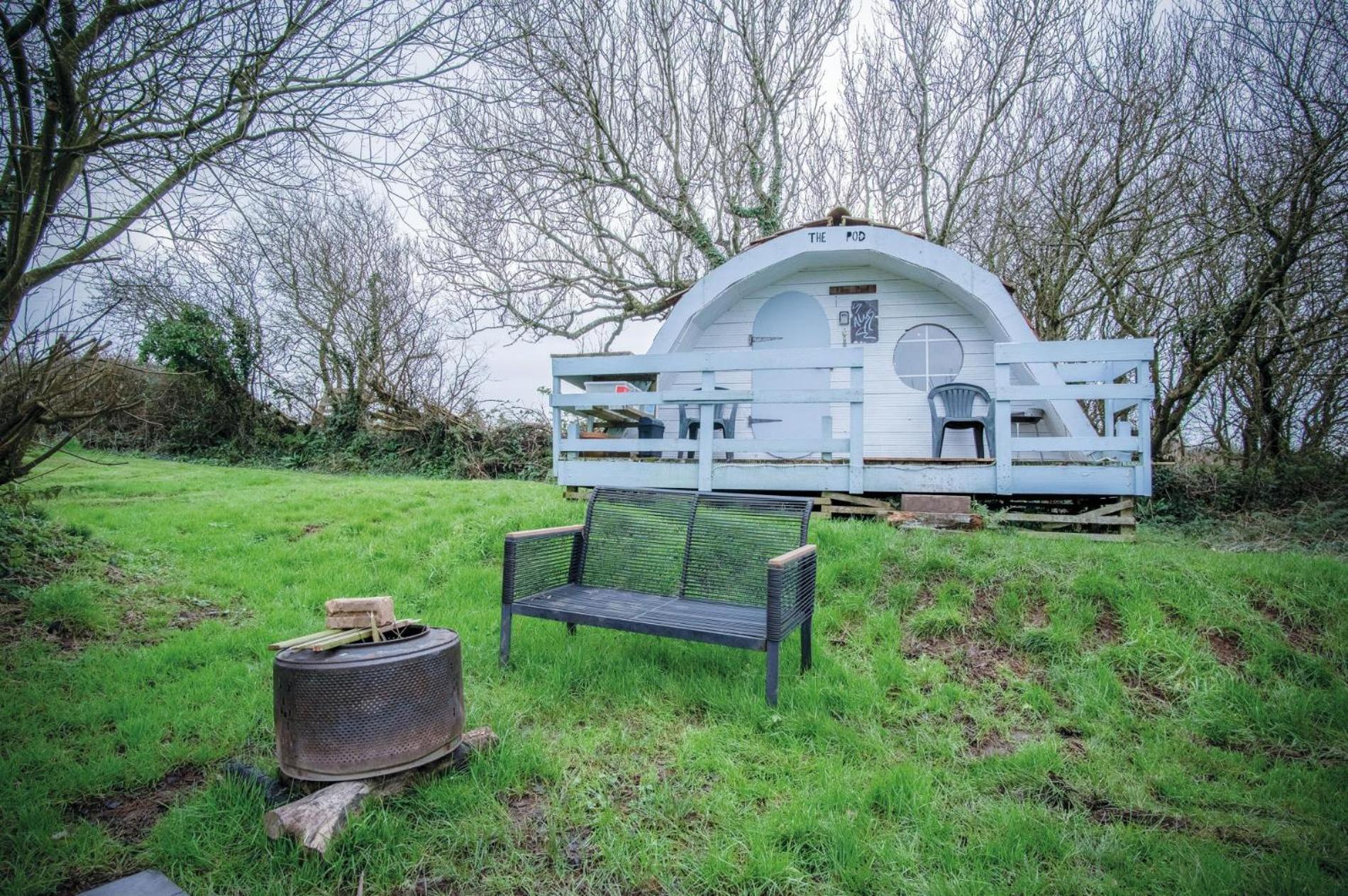 The Pod - 1 Bedroom - Freshwest Beach Retreat ペンブローク エクステリア 写真